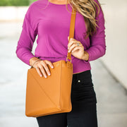 Swatzell + Heilig's Seville Bag in color Caramel, picture showing the bag with a model who is wearing it on her shoulder